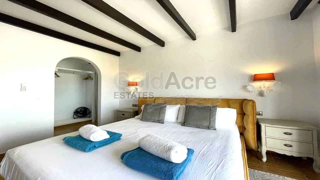 4 Zimmer Villa zu verkaufen in La Oliva mit Pool - 630.000 € (Ref: 8529333)