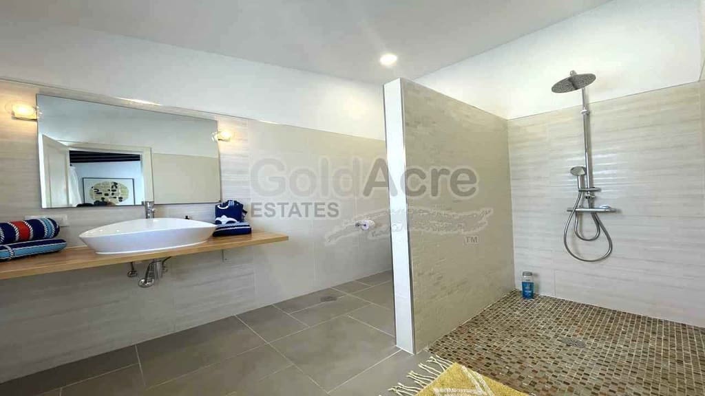 Chalet de 4 habitaciones en La Oliva en venta con piscina garaje - 630.000 € (Ref: 8529333)
