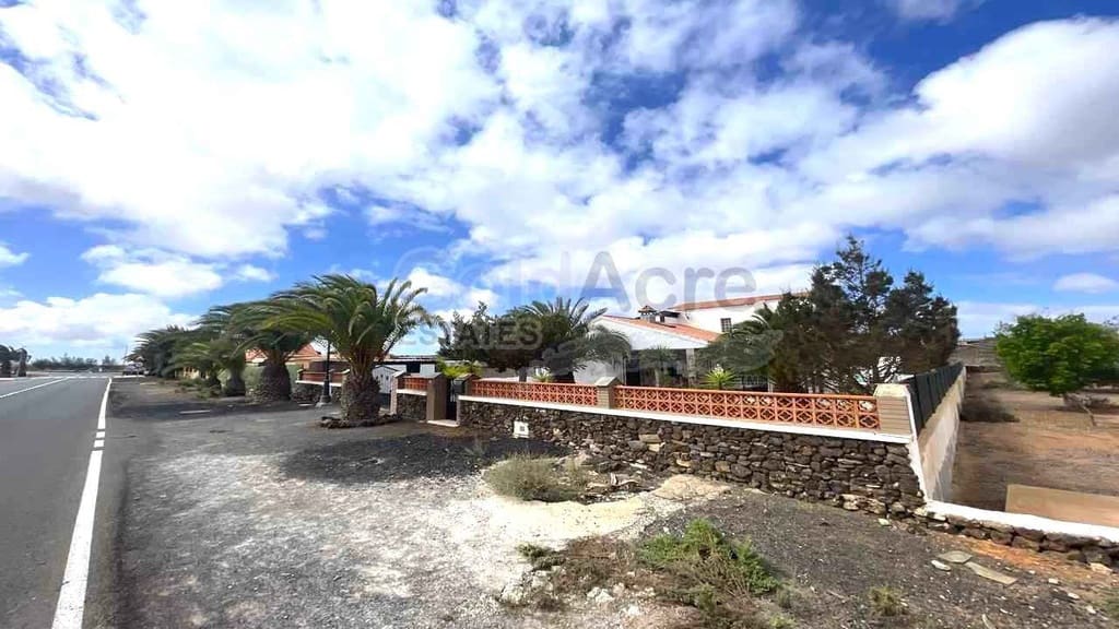Chalet de 4 habitaciones en La Oliva en venta con piscina garaje - 630.000 € (Ref: 8529333)