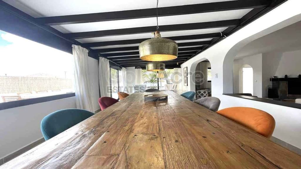 Chalet de 4 habitaciones en La Oliva en venta con piscina garaje - 630.000 € (Ref: 8529333)