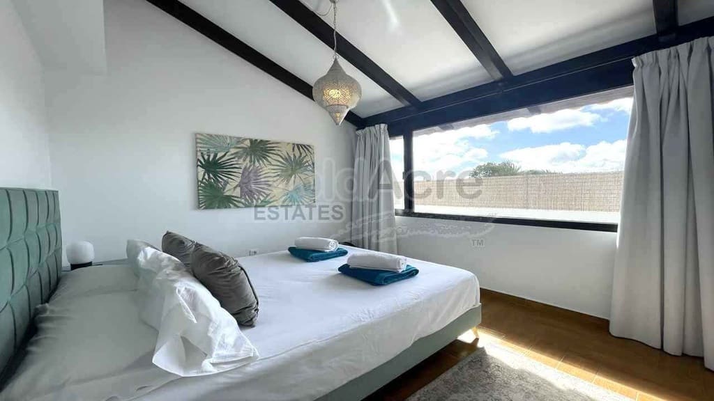 Chalet de 4 habitaciones en La Oliva en venta con piscina garaje - 630.000 € (Ref: 8529333)