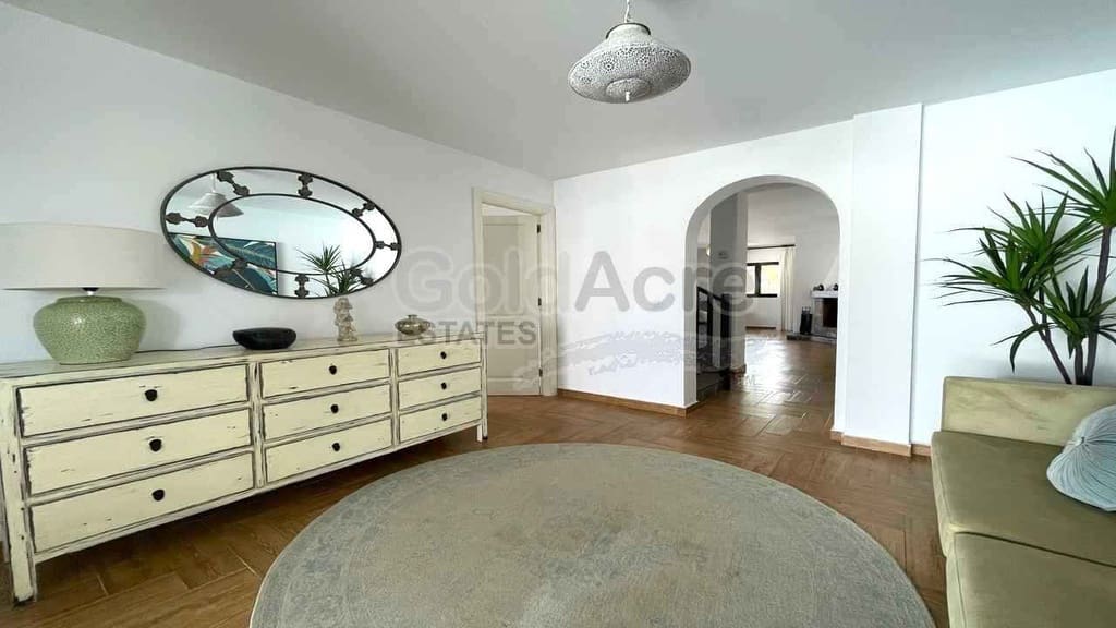Chalet de 4 habitaciones en La Oliva en venta con piscina garaje - 630.000 € (Ref: 8529333)