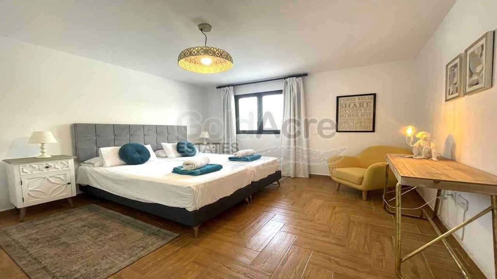 Chalet de 4 habitaciones en La Oliva en venta con piscina garaje - 630.000 € (Ref: 8529333)