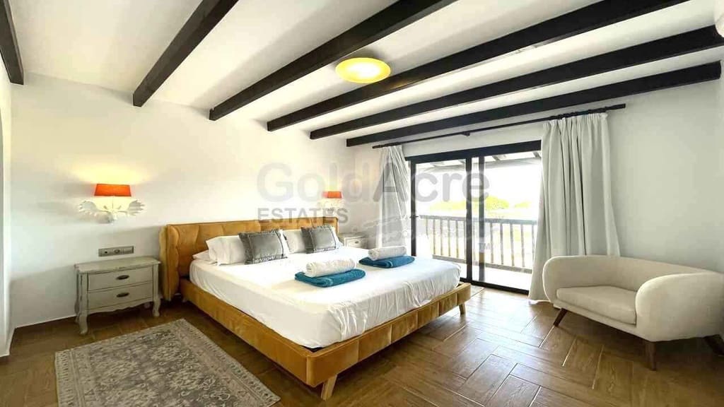Chalet de 4 habitaciones en La Oliva en venta con piscina garaje - 630.000 € (Ref: 8529333)