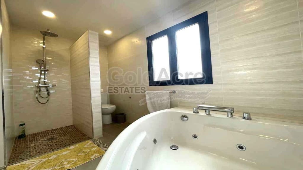 Chalet de 4 habitaciones en La Oliva en venta con piscina garaje - 630.000 € (Ref: 8529333)