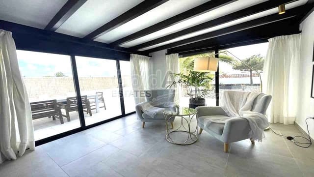 4 soveværelse Villa til salg i La Oliva med swimmingpool garage - € 630.000 (Ref: 8529333)