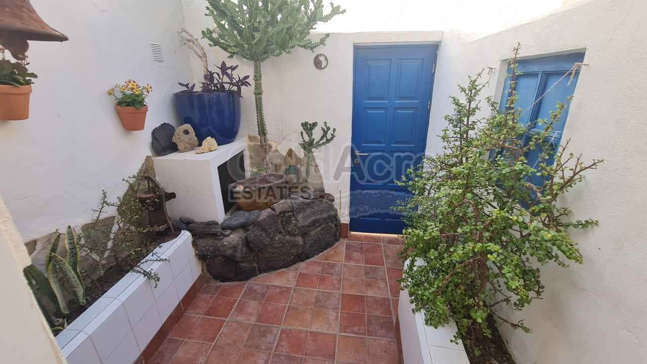 2 bedroom Villa for sale in El Cotillo - € 370,000 (Ref: 8531778)