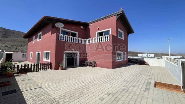 4 soveværelse Villa til salg i Gran Tarajal, Tuineje med swimmingpool - € 450.000 (Ref: 8640626)