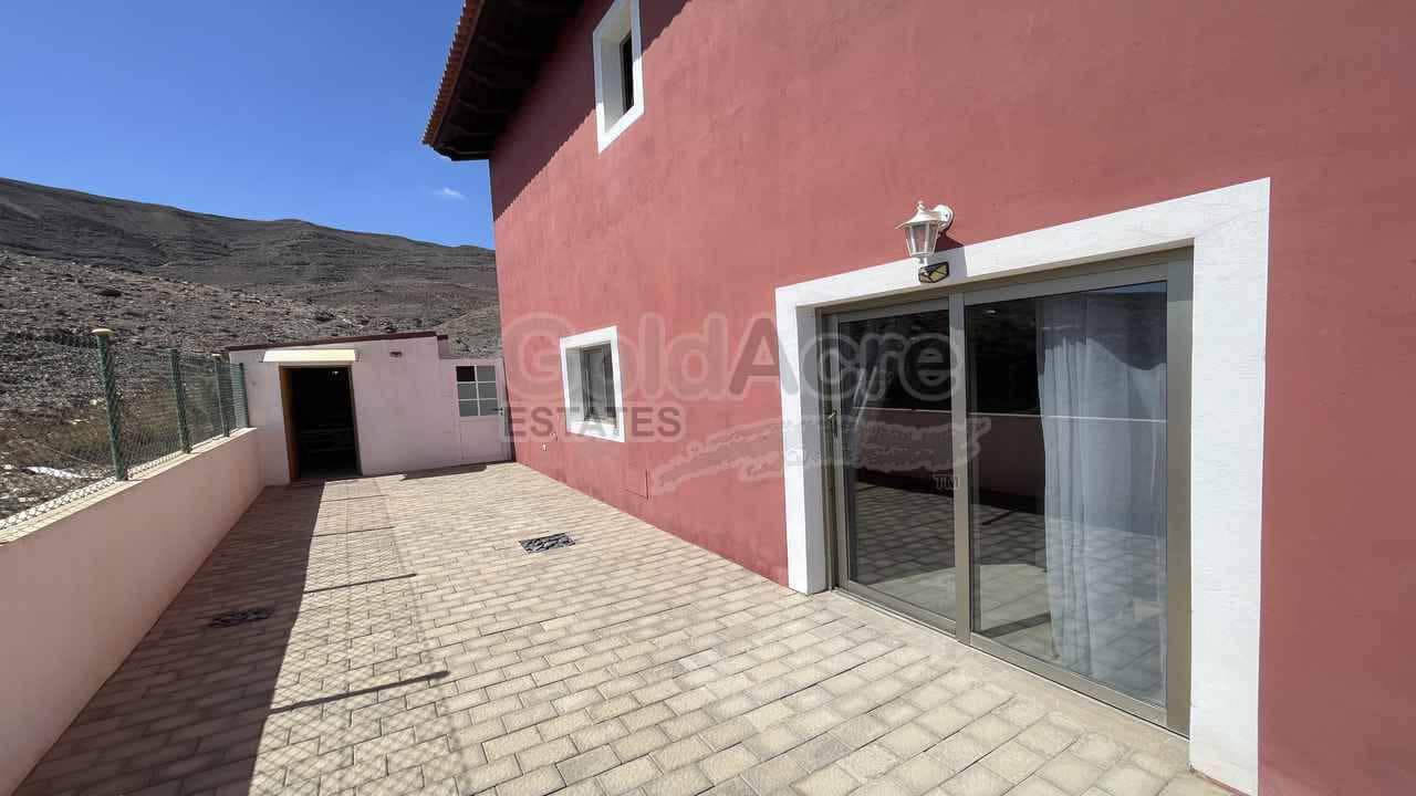 4 soveværelse Villa til salg i Gran Tarajal med swimmingpool - € 450.000 (Ref: 8640626)