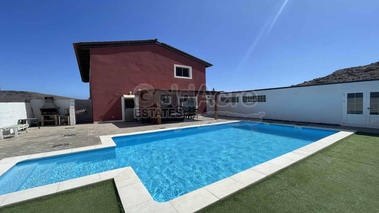 4 soveværelse Villa til salg i Gran Tarajal med swimmingpool - € 450.000 (Ref: 8640626)