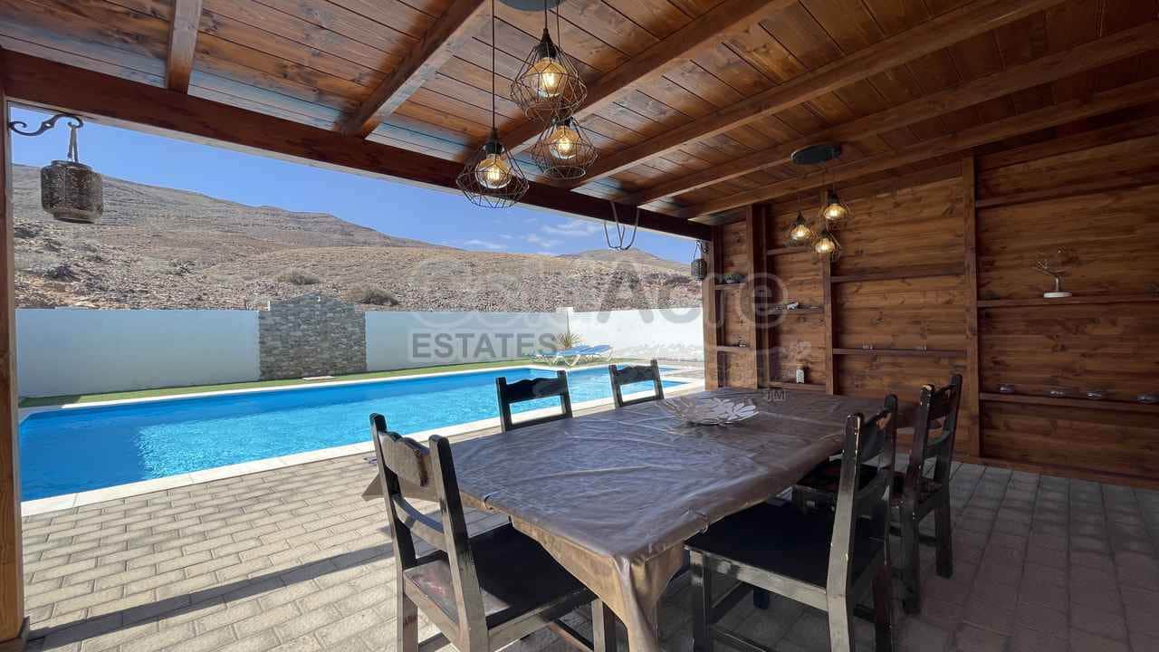 4 soveværelse Villa til salg i Gran Tarajal med swimmingpool - € 450.000 (Ref: 8640626)