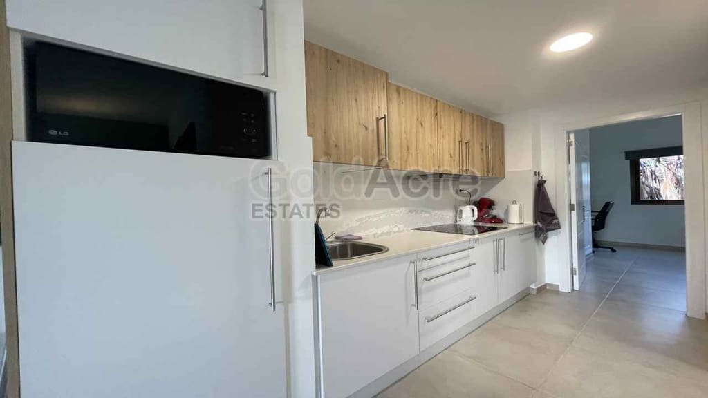 1 bedroom Apartment for sale in Corralejo with pool - € 210,000 (Ref: 8669893)