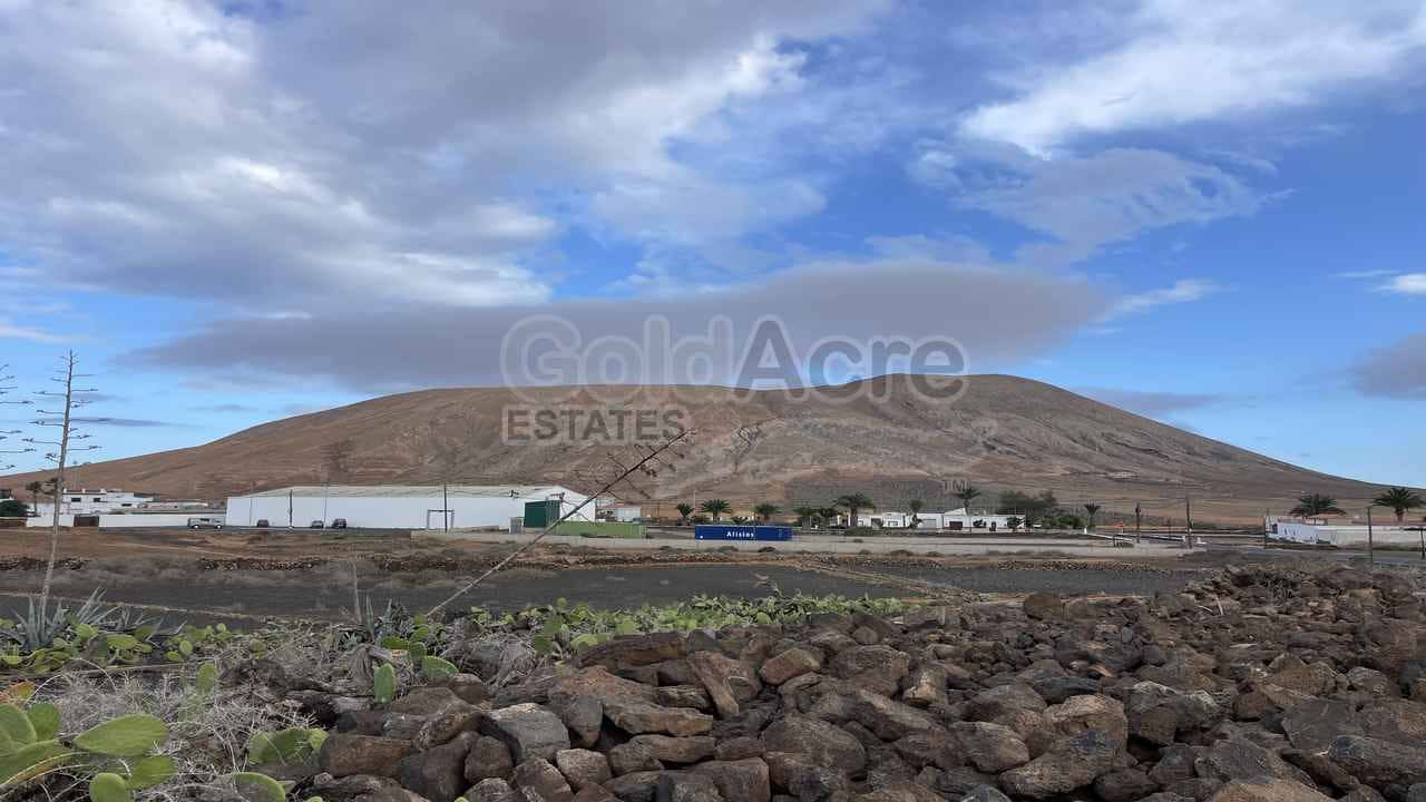 Undeveloped Land for sale in Villaverde - € 536,000 (Ref: 8712444)