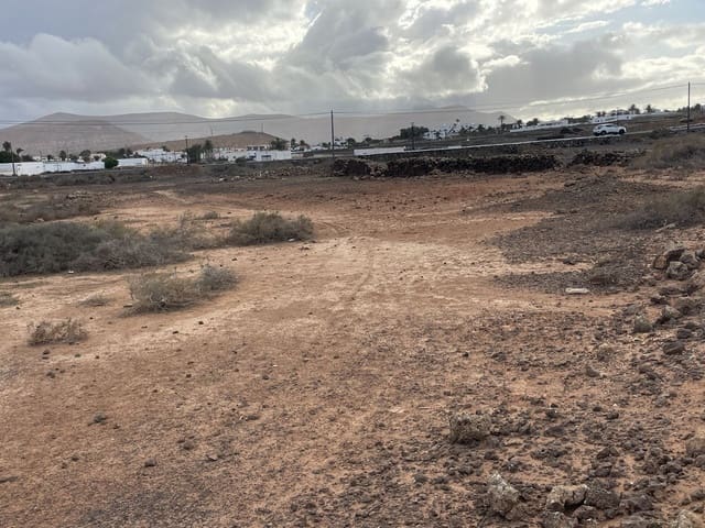 Grunde uden byggetilladelser til salg i Villaverde, La Oliva - € 549.000 (Ref: 8715208)