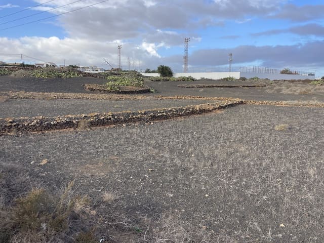 Rakentamaton maa myytävänä paikassa Villaverde, La Oliva - 739 000 € (Ref: 8715209)