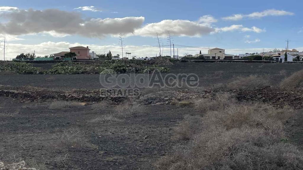 Undeveloped Land for sale in Villaverde - € 739,000 (Ref: 8715209)