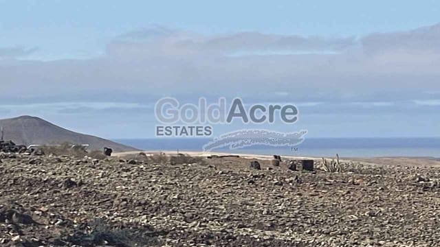 Grunde uden byggetilladelser til salg i Villaverde, La Oliva - € 295.000 (Ref: 8772986)