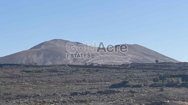 Grunde uden byggetilladelser til salg i Villaverde, La Oliva - € 295.000 (Ref: 8772986)