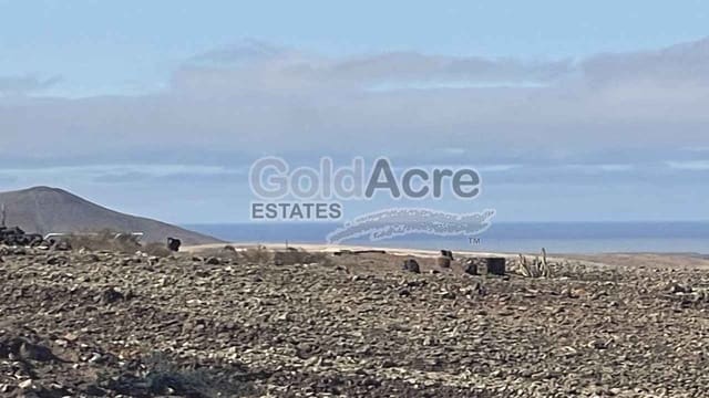 Grunde uden byggetilladelser til salg i Villaverde, La Oliva - € 295.000 (Ref: 8772986)