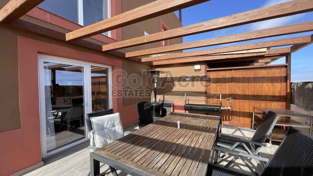 3 sovrum Villa till salu i Corralejo med pool - 575 000 € (Ref: 8785900)