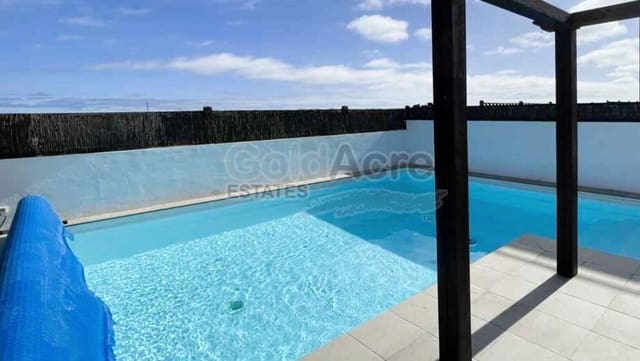 Chalet de 3 habitaciones en Corralejo, La Oliva en venta con piscina - 575.000 € (Ref: 8785900)
