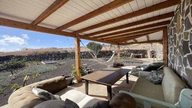 4 bedroom Villa for sale in El Time, Puerto del Rosario with pool - € 495,000 (Ref: 8796962)