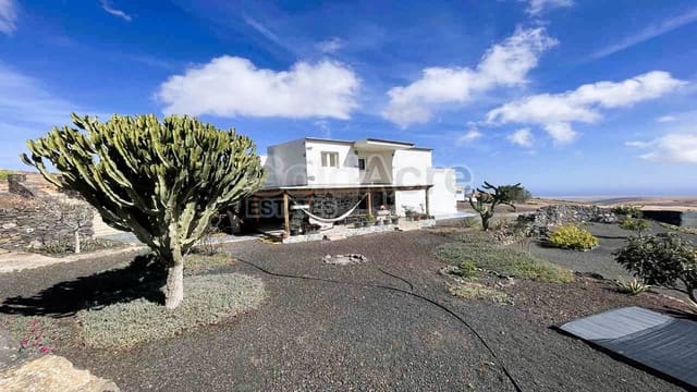 4 chambre Villa/Maison à vendre à El Time, Puerto del Rosario avec piscine garage - 495 000 € (Ref: 8796962)