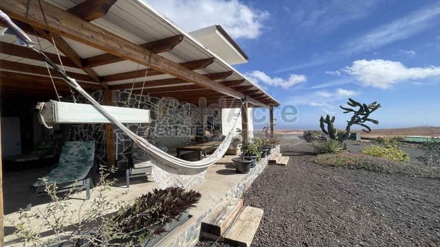 4 chambre Villa/Maison à vendre à El Time, Puerto del Rosario avec piscine garage - 495 000 € (Ref: 8796962)