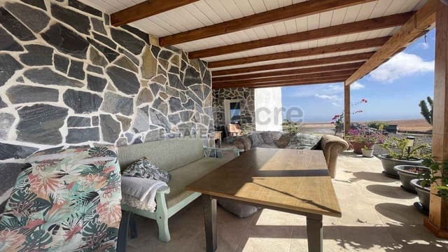 4 slaapkamer Villa te koop in El Time, Puerto del Rosario met zwembad garage - € 495.000 (Ref: 8796962)