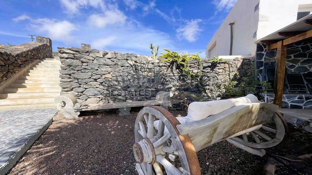 4 bedroom Villa for sale in El Time with pool garage - € 495,000 (Ref: 8796962)