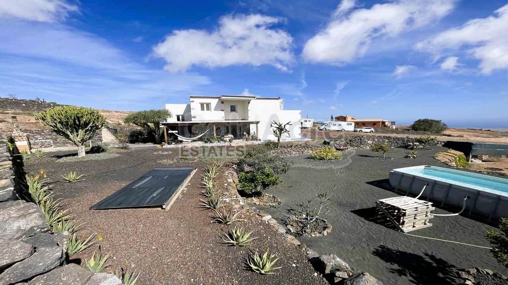 4 bedroom Villa for sale in El Time with pool garage - € 495,000 (Ref: 8796962)