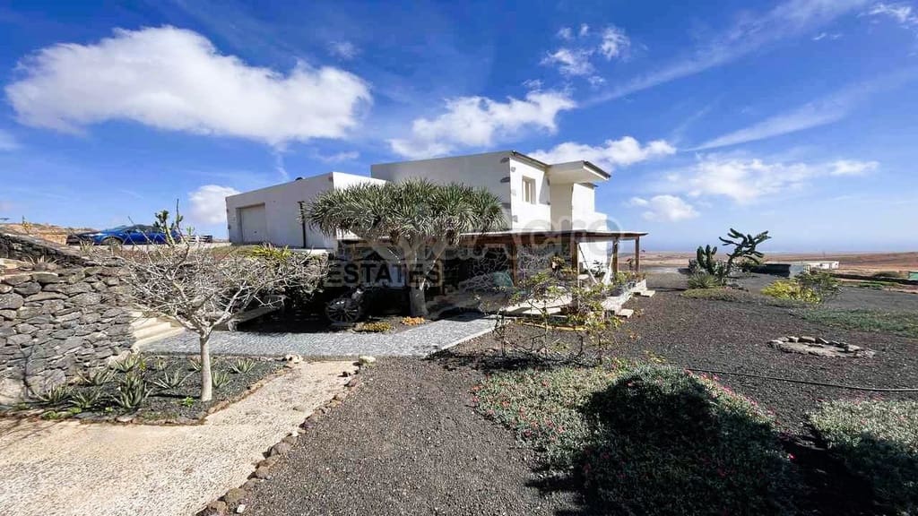 4 bedroom Villa for sale in El Time with pool garage - € 495,000 (Ref: 8796962)