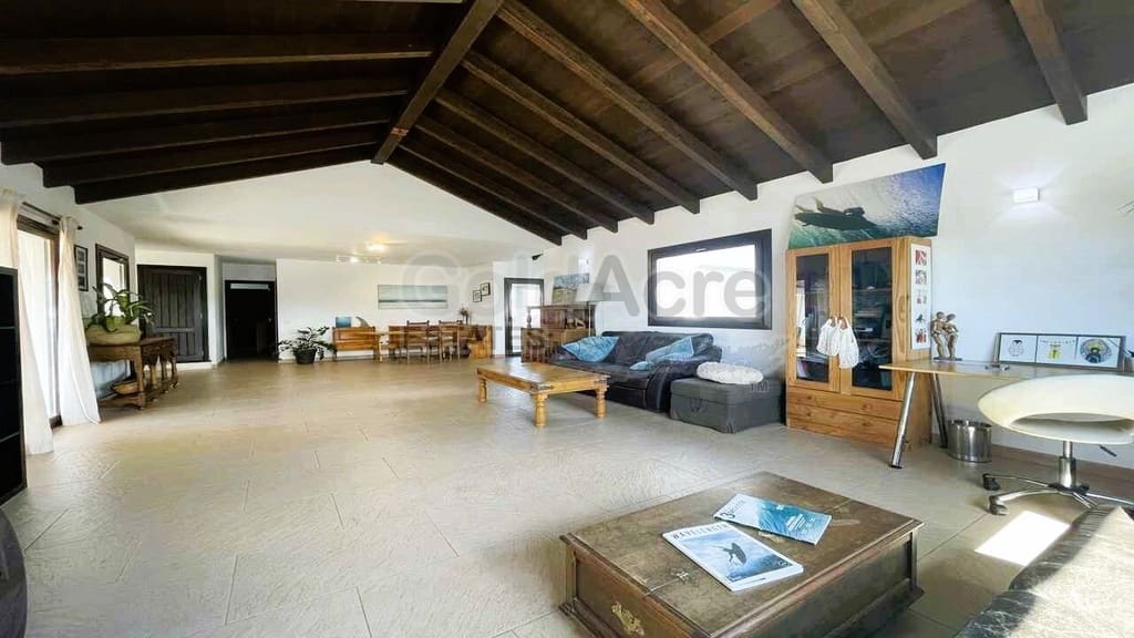 3 bedroom Villa for sale in Lajares with pool - € 735,000 (Ref: 8879321)