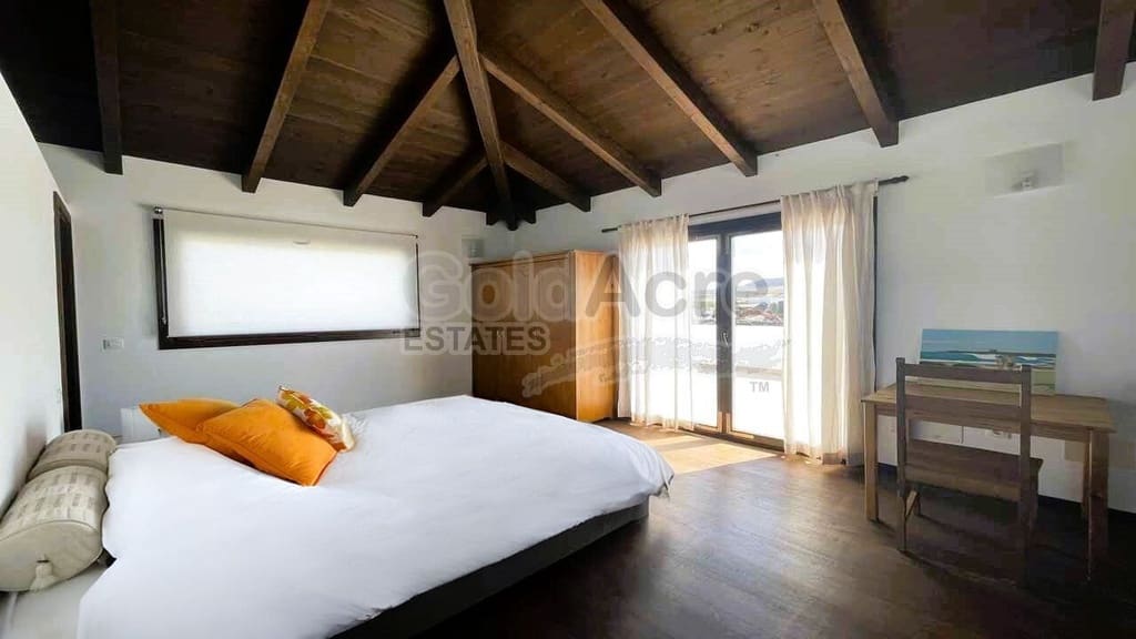 3 bedroom Villa for sale in Lajares with pool - € 735,000 (Ref: 8879321)
