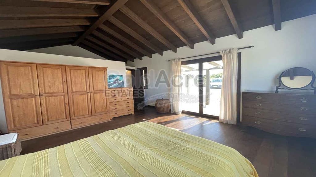 3 bedroom Villa for sale in Lajares with pool - € 735,000 (Ref: 8879321)