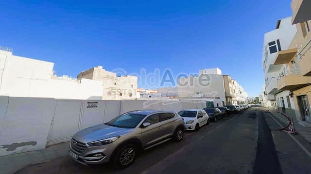 Grunde uden byggetilladelser til salg i Corralejo, La Oliva - € 240.000 (Ref: 8887368)