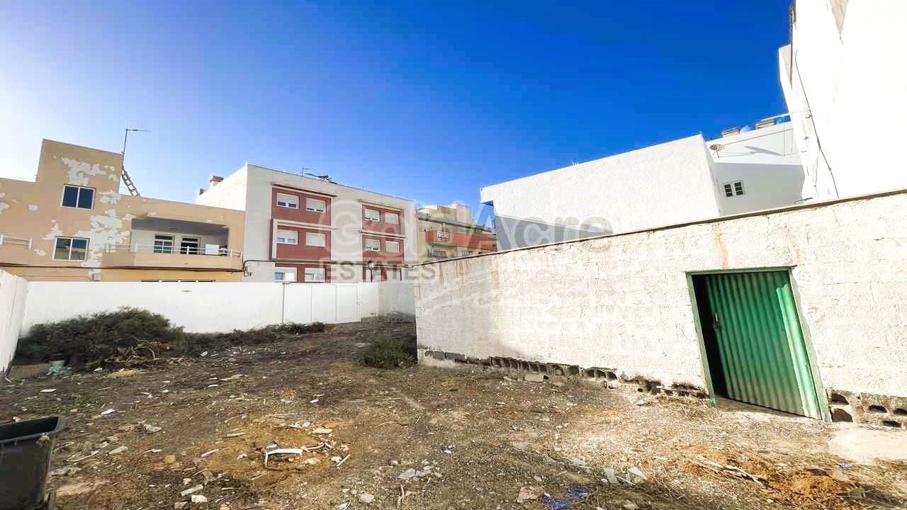 Grunde uden byggetilladelser til salg i Corralejo - € 240.000 (Ref: 8887368)