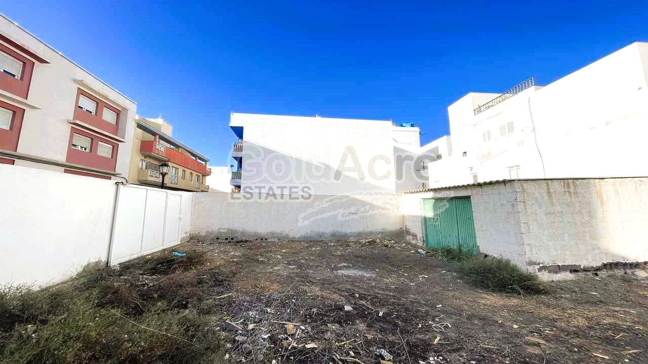 Grunde uden byggetilladelser til salg i Corralejo - € 240.000 (Ref: 8887368)