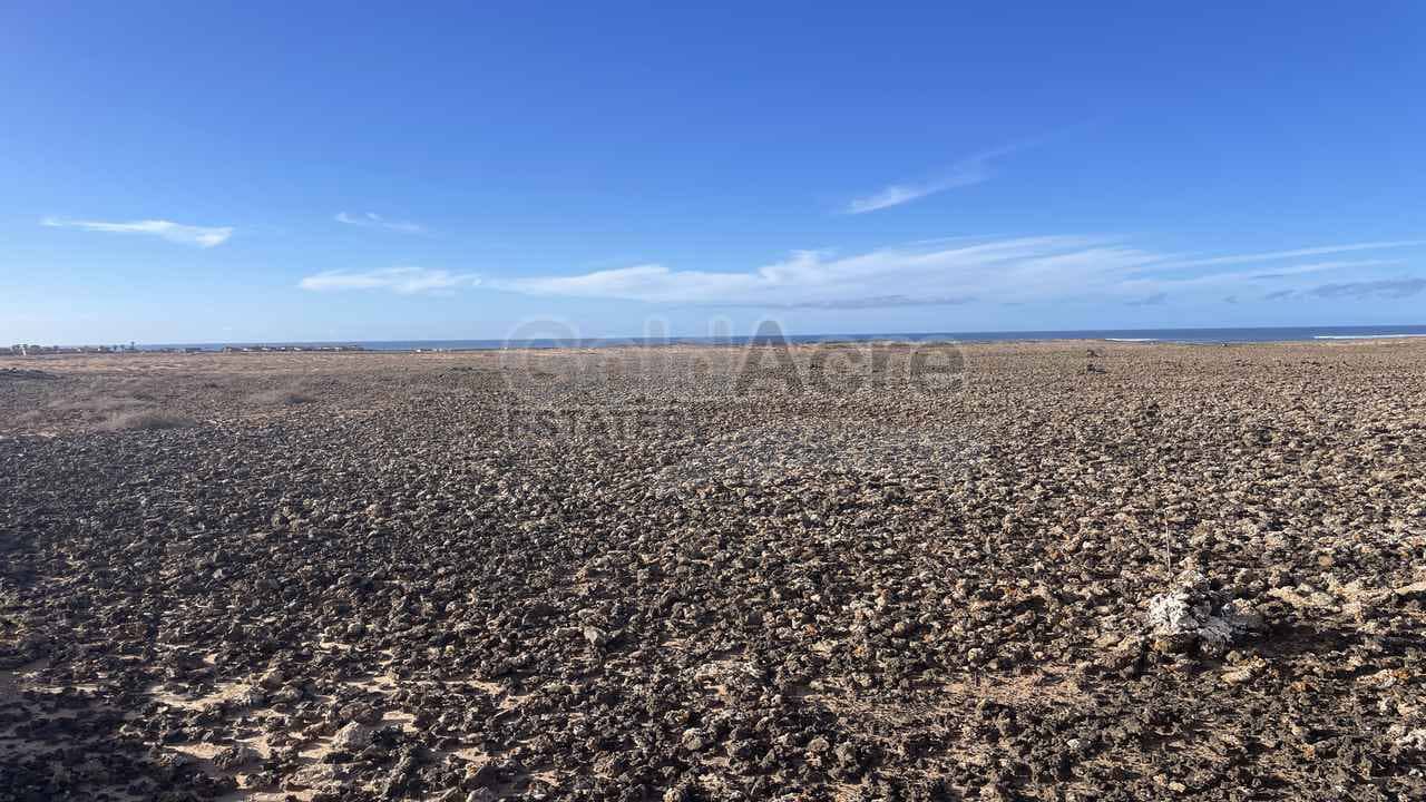 Grunde uden byggetilladelser til salg i Majanicho - € 50.000 (Ref: 8887369)