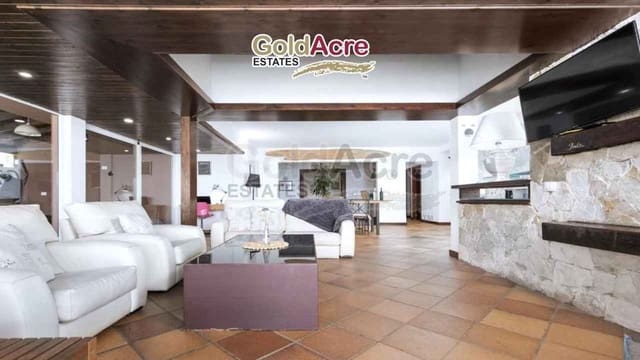 4 Zimmer Villa zu verkaufen in Parque Holandés, La Oliva mit Pool - 950.000 € (Ref: 8889072)