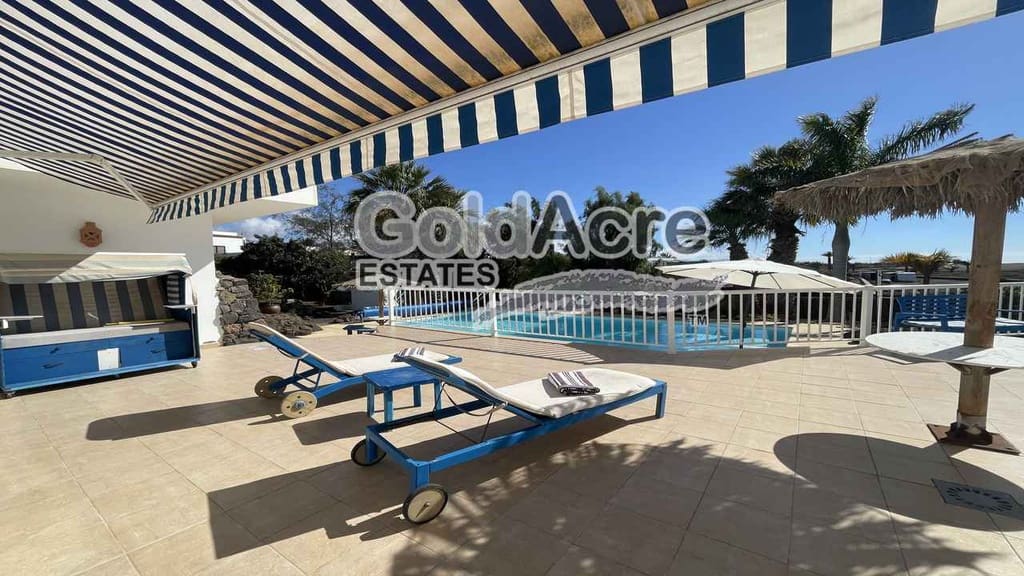 4 chambre Villa/Maison à vendre à La Oliva avec piscine garage - 1 200 000 € (Ref: 8899698)