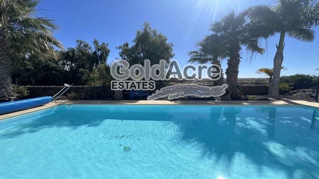 4 sypialnia Willa na sprzedaż w El Cotillo, La Oliva z basenem garażem - 1 200 000 € (Ref: 8899698)