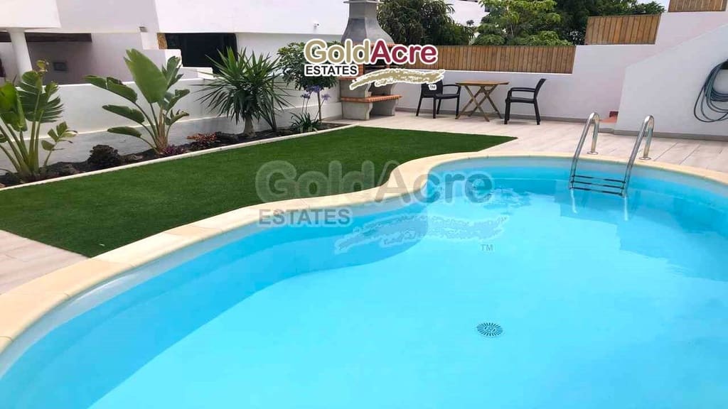 2 makuuhuone Huvila myytävänä paikassa Corralejo mukana uima-altaan - 565 000 € (Ref: 8925962)