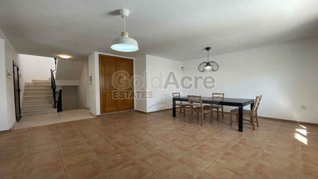 2 bedroom Villa for sale in Corralejo with pool - € 450,000 (Ref: 8929758)