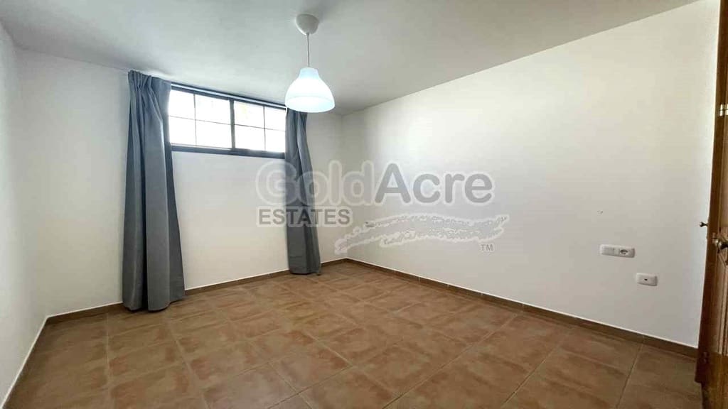 2 bedroom Villa for sale in Corralejo with pool - € 450,000 (Ref: 8929758)