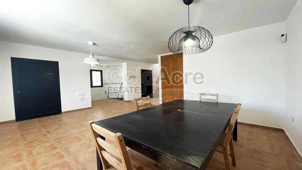 2 sypialnia Willa na sprzedaż w Corralejo z basenem - 450 000 € (Ref: 8929758)