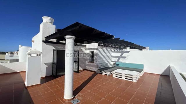 2 makuuhuone Huvila myytävänä paikassa Corralejo, La Oliva mukana uima-altaan - 450 000 € (Ref: 8929758)