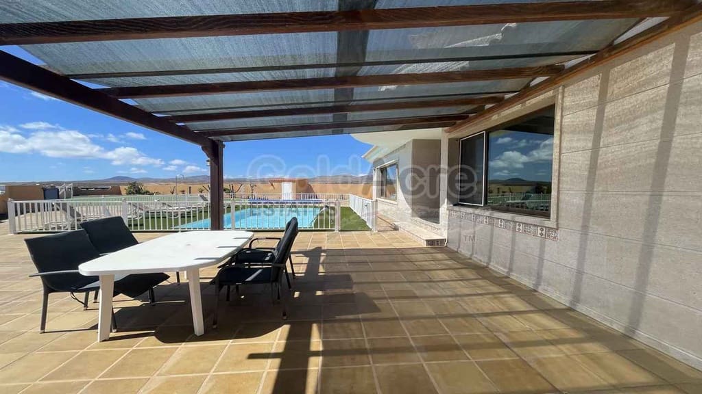 3 sypialnia Willa na sprzedaż w Antigua z basenem garażem - 1 050 000 € (Ref: 8951271)