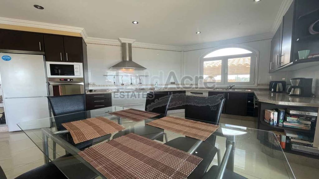 3 sypialnia Willa na sprzedaż w Antigua z basenem garażem - 1 050 000 € (Ref: 8951271)