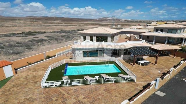 3 soveværelse Villa til salg i Antigua med swimmingpool garage - € 1.050.000 (Ref: 8951271)